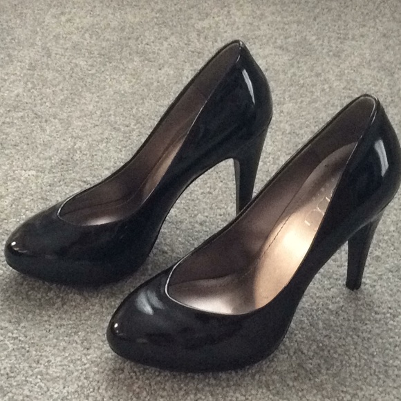 BCBG Paris Stiletto Heels - Picture 4 of 5